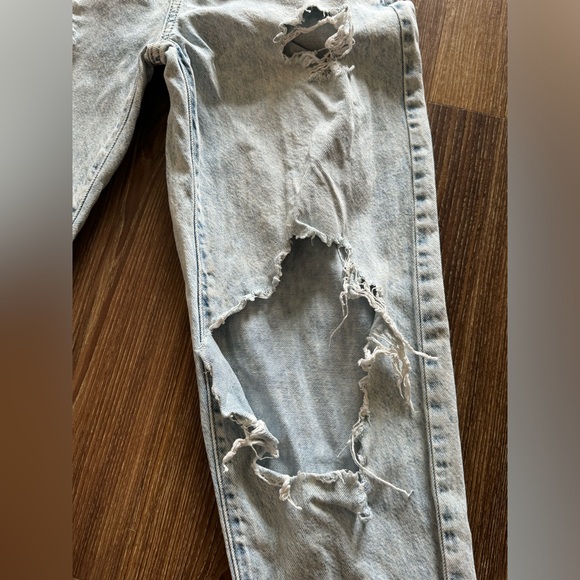 SO ripped jeans! Size 0/24! Excellent condition! - Picture 7 of 7